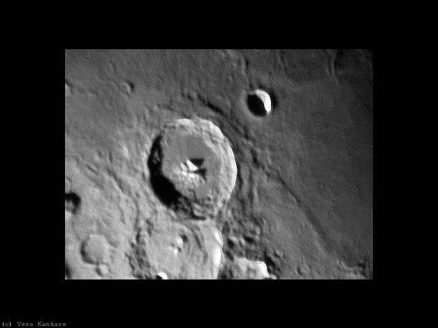 moon-2004.11.01-21h49m.jpg