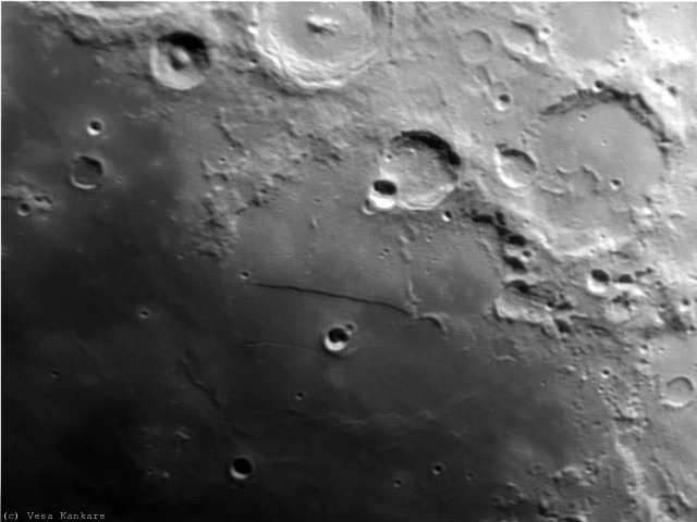 moon-2005.03.19-18h35m.jpg